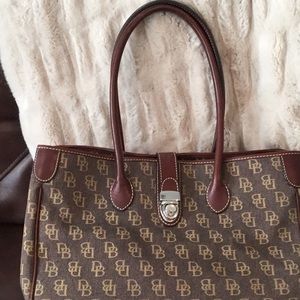 Dooney & Bourke